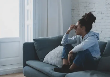 طرحواره خویشتن داری ناکافی چیست؟ نشانه ها،علت و درمان